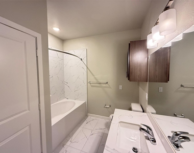 2102 Antoine Drive - Photo Thumbnail 6