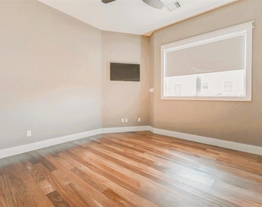 2219 Columbia Street - Photo Thumbnail 37