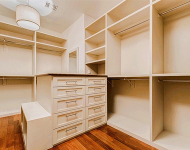 2219 Columbia Street - Photo Thumbnail 23