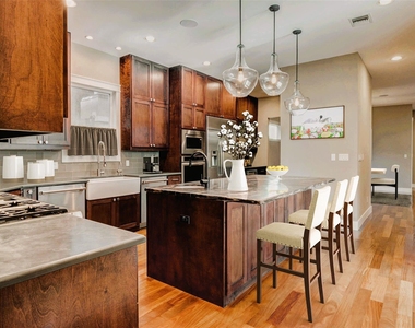 2219 Columbia Street - Photo Thumbnail 11