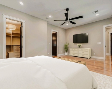 2219 Columbia Street - Photo Thumbnail 22