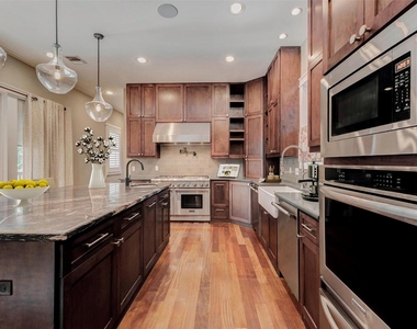 2219 Columbia Street - Photo Thumbnail 12