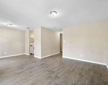 2202 16th Avenue N - Photo Thumbnail 2