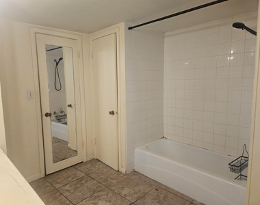1318 #1 Austin Street - Photo Thumbnail 3