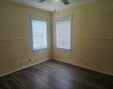 1318 #1 Austin Street - Photo Thumbnail 2