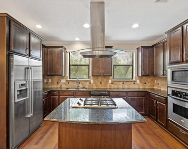 2045 W 14th 1/2 Street - Photo Thumbnail 12