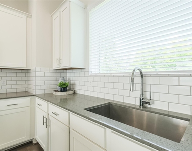 4817 Martin Oaks Lane - Photo Thumbnail 13