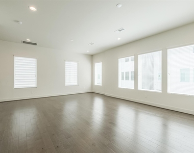 4817 Martin Oaks Lane - Photo Thumbnail 7