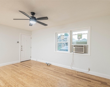 2303 Rosewood Street - Photo Thumbnail 4