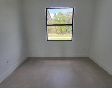 708 Godwid Avenue S - Photo Thumbnail 7