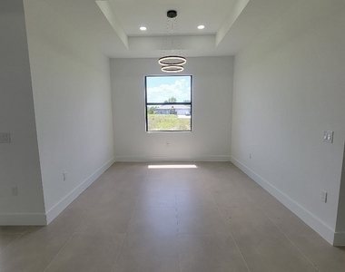 708 Godwid Avenue S - Photo Thumbnail 4