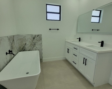 708 Godwid Avenue S - Photo Thumbnail 20