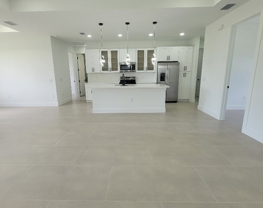 708 Godwid Avenue S - Photo Thumbnail 3