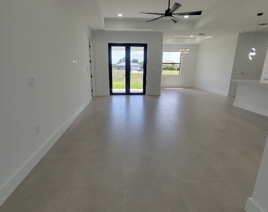 708 Godwid Avenue S - Photo Thumbnail 2