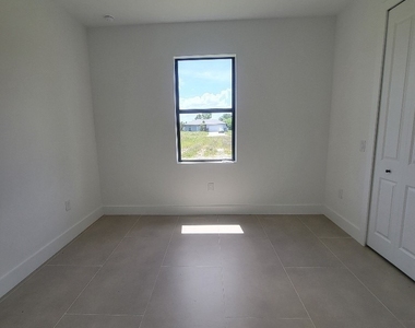 708 Godwid Avenue S - Photo Thumbnail 10