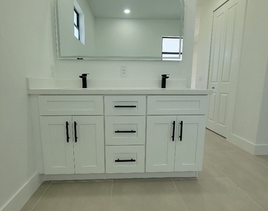 708 Godwid Avenue S - Photo Thumbnail 21
