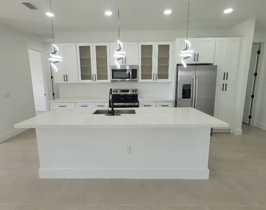 708 Godwid Avenue S - Photo Thumbnail 5