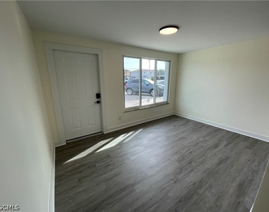 233 Cape Coral Parkway E - Photo Thumbnail 5