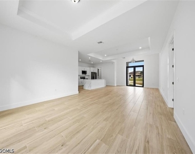 6125 Hershey Avenue - Photo Thumbnail 4