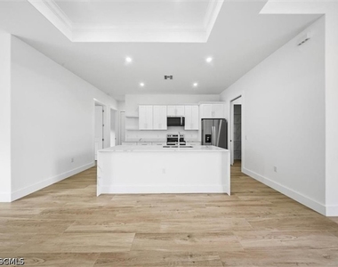 6125 Hershey Avenue - Photo Thumbnail 3