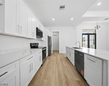 6125 Hershey Avenue - Photo Thumbnail 11
