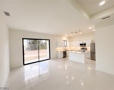 2113 Nw 41st Avenue - Photo Thumbnail 2
