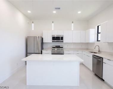2726 Nw 41st Place - Photo Thumbnail 6