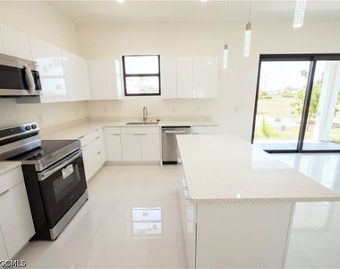 2726 Nw 41st Place - Photo Thumbnail 7