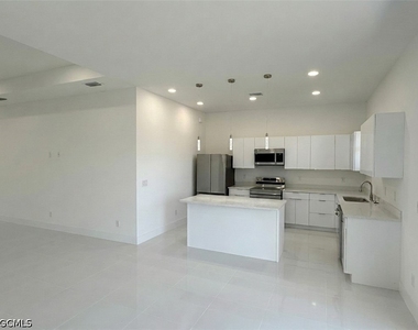 2726 Nw 41st Place - Photo Thumbnail 8