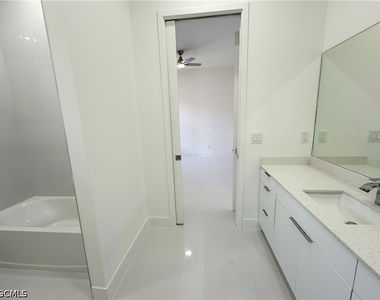2726 Nw 41st Place - Photo Thumbnail 12
