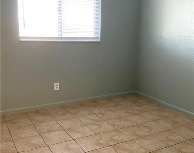 1423 Andalusia Boulevard - Photo Thumbnail 5
