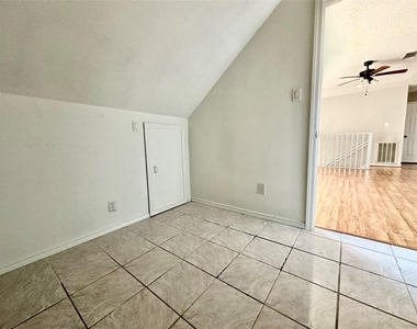 2818 Stoney Wood Drive - Photo Thumbnail 16