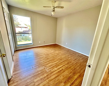 2818 Stoney Wood Drive - Photo Thumbnail 13