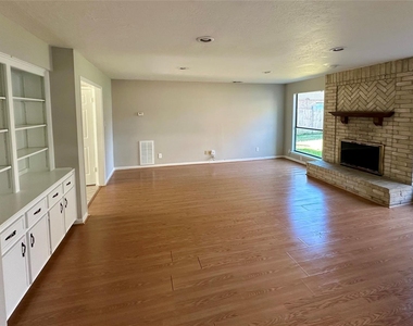2818 Stoney Wood Drive - Photo Thumbnail 2