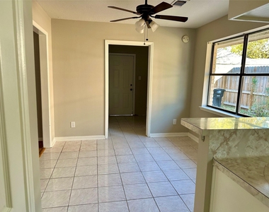2818 Stoney Wood Drive - Photo Thumbnail 5