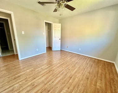 2818 Stoney Wood Drive - Photo Thumbnail 12
