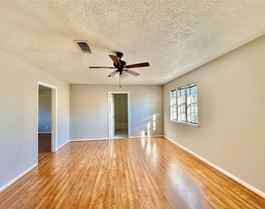 2818 Stoney Wood Drive - Photo Thumbnail 17