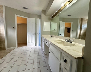 2818 Stoney Wood Drive - Photo Thumbnail 9