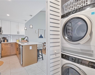 6386 Royal Woods Drive - Photo Thumbnail 18