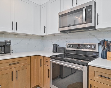 6386 Royal Woods Drive - Photo Thumbnail 15