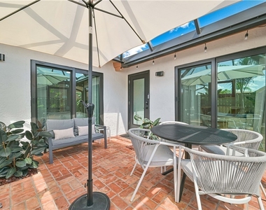 6386 Royal Woods Drive - Photo Thumbnail 4