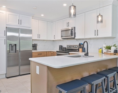 6386 Royal Woods Drive - Photo Thumbnail 14
