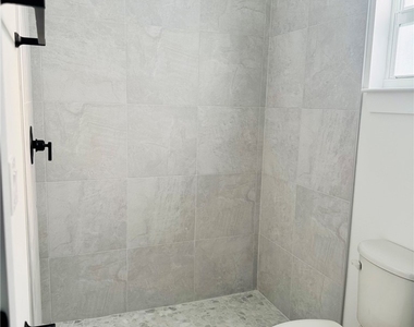 807 Monroe Avenue - Photo Thumbnail 8