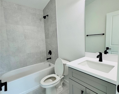 807 Monroe Avenue - Photo Thumbnail 2