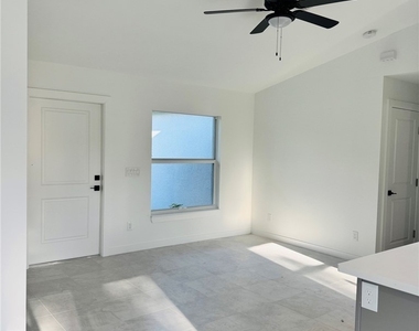 807 Monroe Avenue - Photo Thumbnail 5