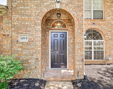 4719 Cashel Circle - Photo Thumbnail 2