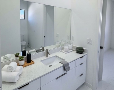 4331 Nw 31st Terrace - Photo Thumbnail 17