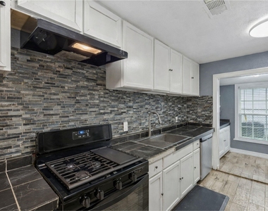 105 Pompano Avenue - Photo Thumbnail 9