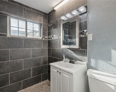 105 Pompano Avenue - Photo Thumbnail 12