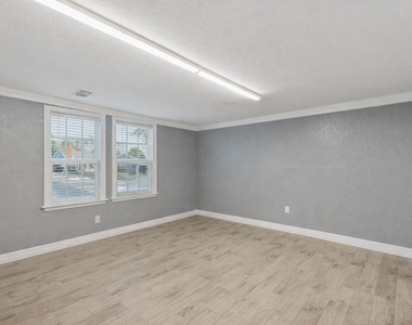 105 Pompano Avenue - Photo Thumbnail 7